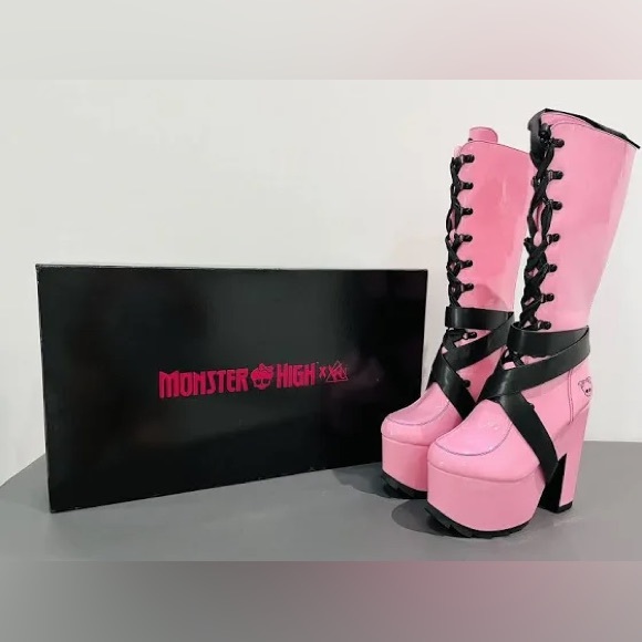 Monster High x YRU Draculaura Boots - Size 9 - Picture 2 of 11